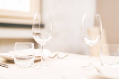 Boş Restoran tablo gözlüklü 