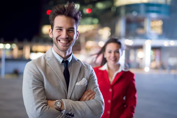 Business Mensen Team Glimlachen Tijdens Nacht — Stockfoto