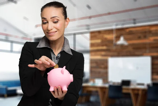 Mulher Negócios Com Banco Porquinho Euro — Fotografia de Stock