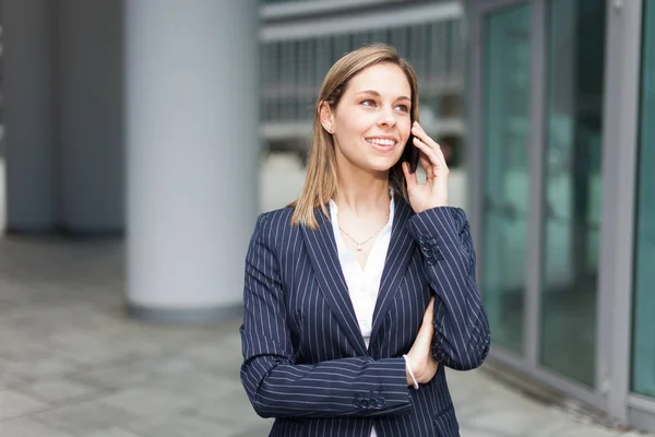 Portrait Woman Talking Phone — Stock Photo, Image