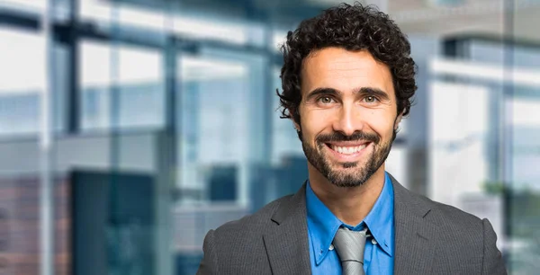 Retrato Hombre Negocios Guapo Sonriendo — Foto de Stock