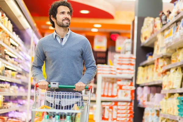 Homme Faisant Shopping Dans Supermarché — Photo