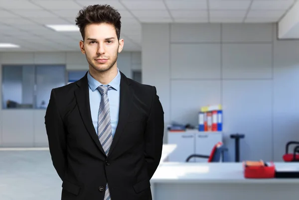 Jeune Manager Dans Son Bureau — Photo