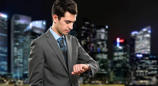 Empresario Observando Tiempo — Foto de Stock