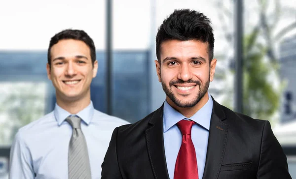 Empresários Sorrindo Escritório — Fotografia de Stock