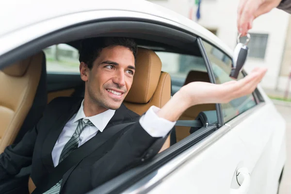 Homme Prend Clé Voiture — Photo