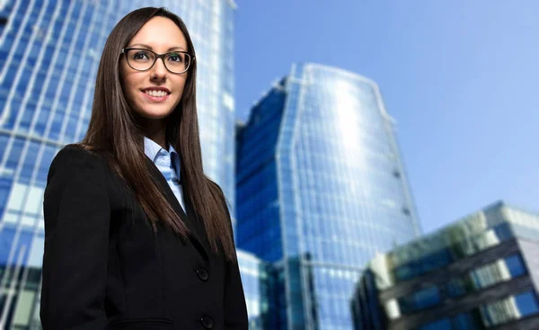 Mujer Negocios Sonriente Ciudad —  Fotos de Stock