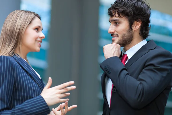 Zakenpartners Die Stad Bespreken — Stockfoto