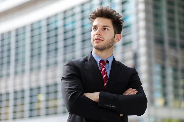 Joven Hombre Negocios Aire Libre Entorno Urbano Moderno —  Fotos de Stock