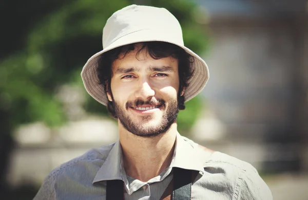 Feliz Joven Turista Sonriendo — Foto de Stock