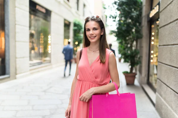 Beautiful Woman Carrying Shopping Bag — Stock Photo, Image
