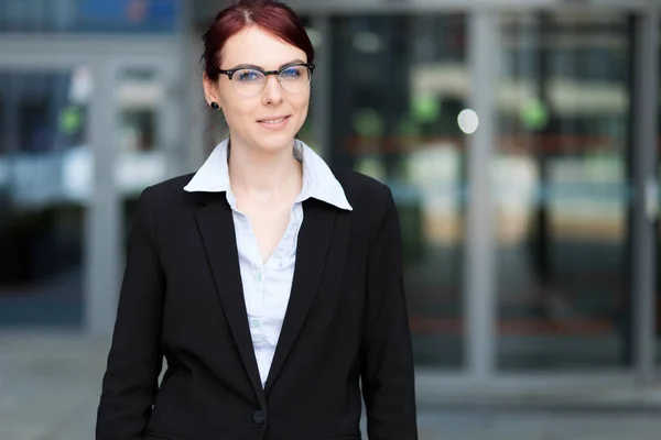 Confident Young Female Manager Outdoor Modern Urban Setting — Stock Photo, Image