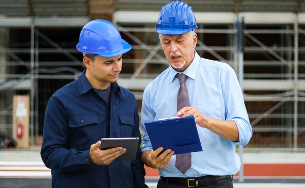 Two Architect Developers Reviewing Building Plans Construction Site — Stock Photo, Image