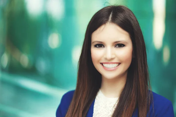 Jovem Morena Empresária Sorrindo — Fotografia de Stock