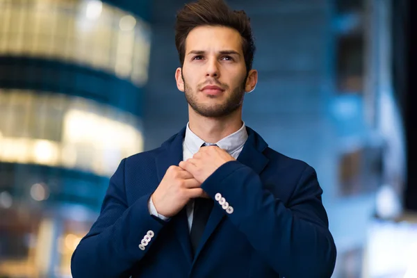 Young Businessman Adjusting His Look Outdoor Evening — Stock Photo, Image