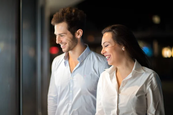 Happy Couple Shopping Together Evening Modern City — Stock Photo, Image