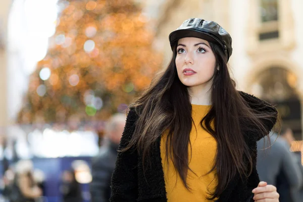 Beautiful Young Woman Wearing Hat Outdoor Pensive Expression — ストック写真