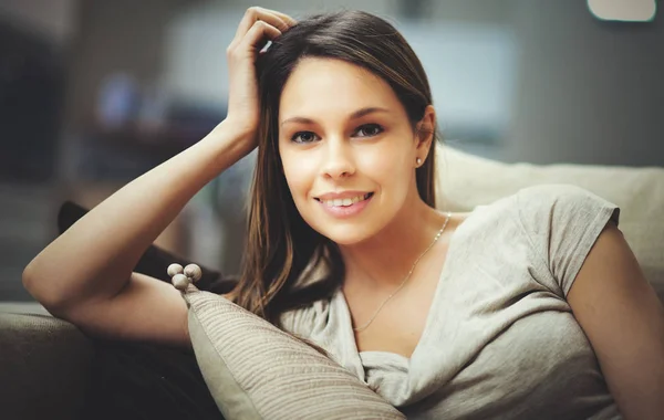 Young Woman Relaxing Couch — Stock Photo, Image