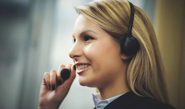 Operadora Call Center Feminino — Fotografia de Stock