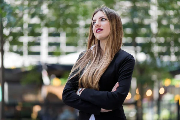 Confident Young Female Manager Outdoor Modern Urban Setting — Stock Photo, Image