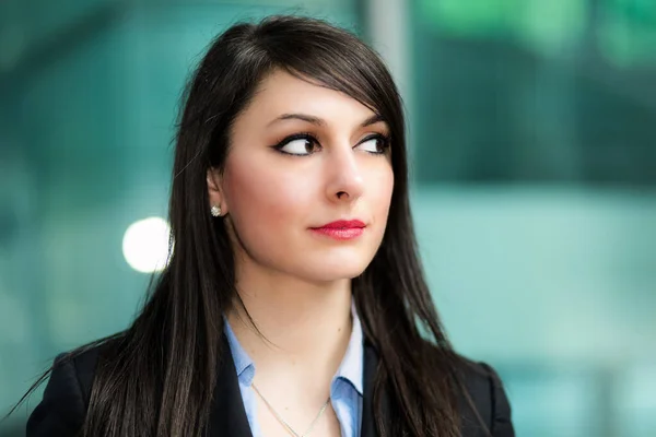 Tänkande Affärskvinna Porträtt Ett Pensivt Uttryck — Stockfoto