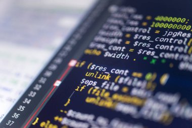 Monitörde PHP kodu, programlama kavramı