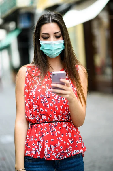 Beautiful Girl Alone Young Woman Using Her Smartphone Wearing Mask — Stock Photo, Image