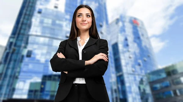 Une Jeune Femme Gestionnaire Confiante Plein Air Dans Cadre Urbain — Photo