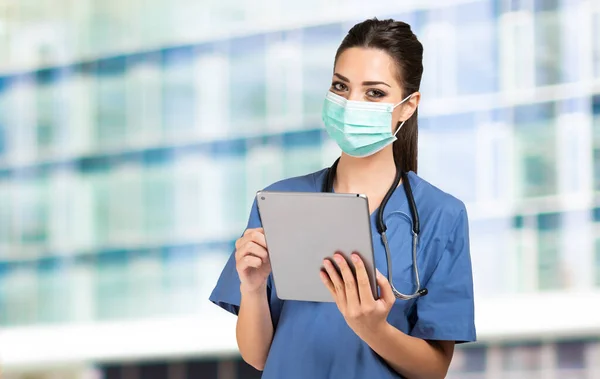 Masked Young Nurse Doctor Using Tablet — Stock Photo, Image