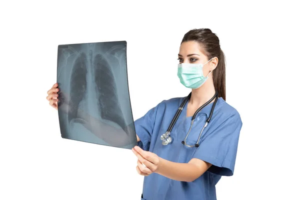 Jeune Femme Médecin Tenant Une Radiographie Pulmonaire Coronavirus Maladie Pulmonaire — Photo