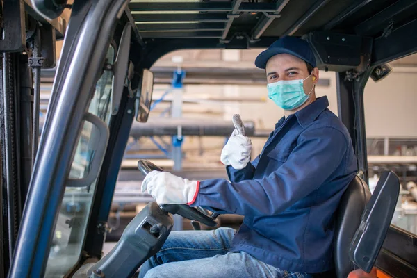 Trabajador Que Utiliza Una Carretilla Elevadora Conductor Trabajo Una Fábrica — Foto de Stock