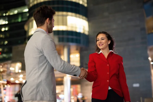 Handshake Business People Outdoor Late Evening — Stock Photo, Image