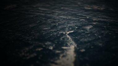 Eski ahşap yüzey kameradan geçmek. Gerilim, korku filmleri ve videoları için büyük arka plan tanıtım ekran koruyucu