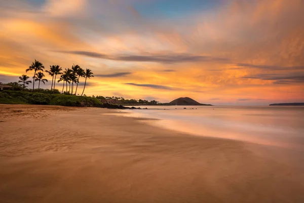 Fiery Sunrise Fra Hemmelig Strand Maui Hawaii - Stock-foto