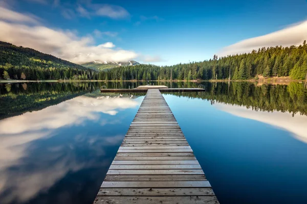 Lång Exponering Dock Förlorade Sjön Ligger Lugn Morgon Whistler British — Stockfoto