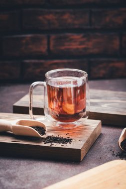 cam bardakta şarap.