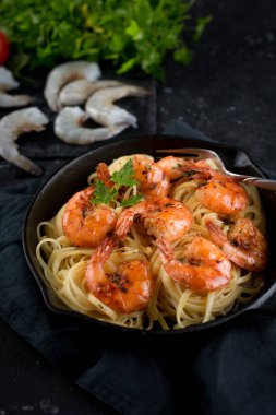 Karidesli makarna.