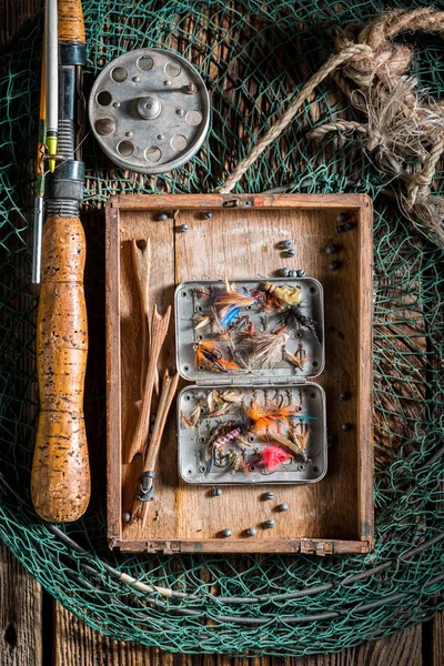 Vintage Fiskeredskap Med Net Stavar Och Fiske Flugor — Stockfoto