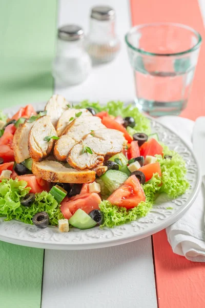 Salada César Deliciosa Com Tomate Pepino Frango — Fotografia de Stock
