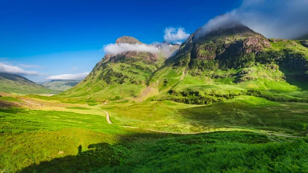 Όμορφη Ανατολή Του Ηλίου Και Μικροσκοπική Σκιά Του Ανθρώπου Glencoe — Φωτογραφία Αρχείου