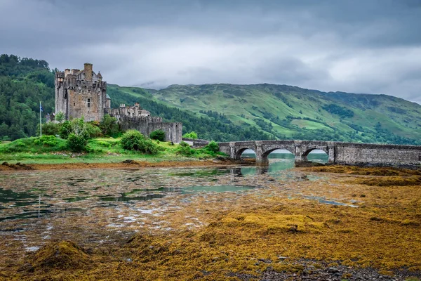 Хмарний День Eilean Donan Замок Шотландії — стокове фото