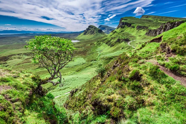 Zonnige Uitzicht Groene Vallei Quiraing Schotland Verenigd Koninkrijk — Stockfoto