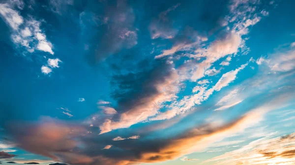 Stunning Illuminated Clouds Sunset Background — Stock Photo, Image