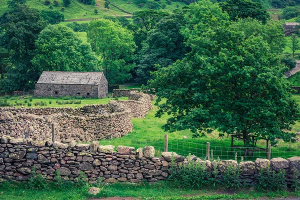 Stenen Huis Groen Veld Oude Muur Engeland — Stockfoto