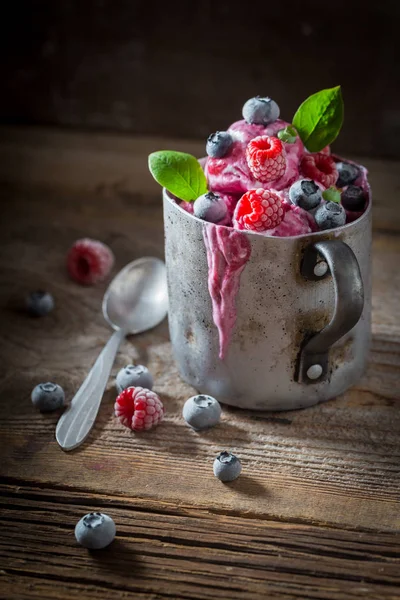 Closeup Ice Cream Fresh Berries Old Table — Stock Photo, Image