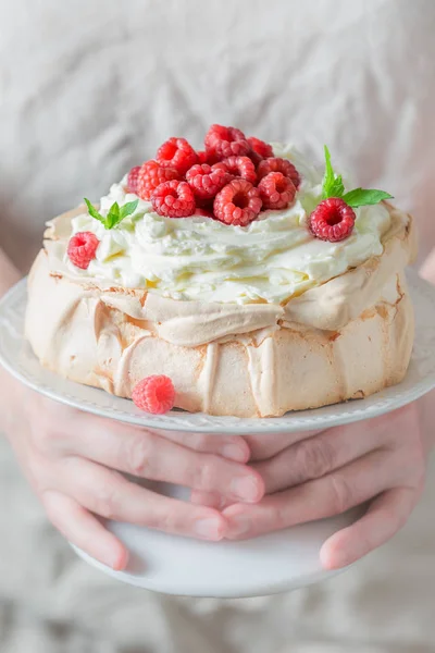 Pavlova Dessert Made Mascarpone Berries Woman Hands — Stock Photo, Image