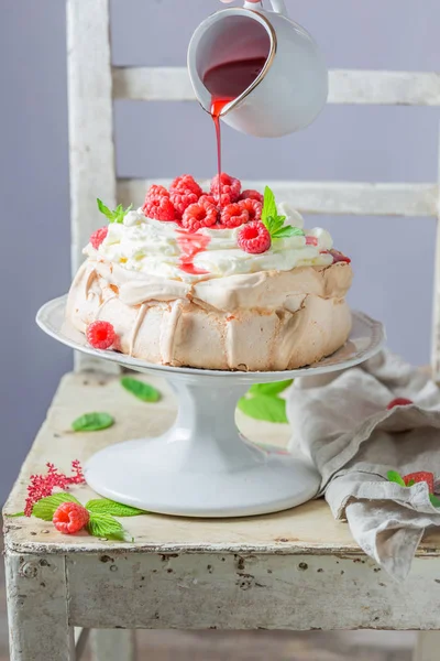 Sweet Pavlova Dessert Berries Meringue Raspberry Mousse — Stock Photo, Image