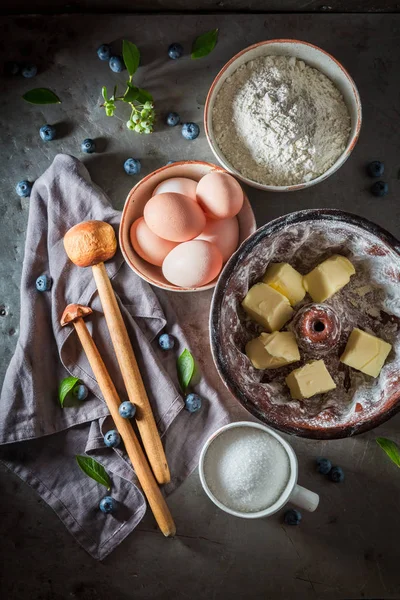 Zubereitung Für Süßen Und Frischen Kuchen Mit Blaubeeren — Stockfoto