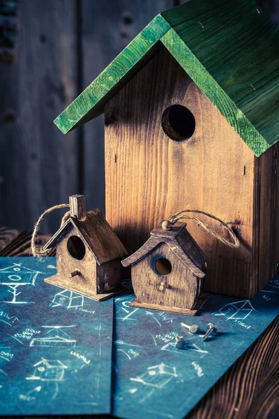 木製ワーク ショップで鳥のかわいい家のクローズ アップ — ストック写真