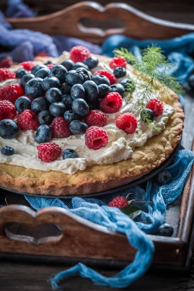 Primo Piano Crostata Dolce Base Mascarpone Bacche — Foto Stock